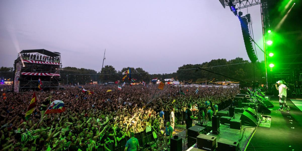 Fred Durst énekes az amerikai Limp Bizkit együttes koncertjén a Sziget fesztivál zárónapján, 2015. augusztus 16-án. MTI Fotó: Mo