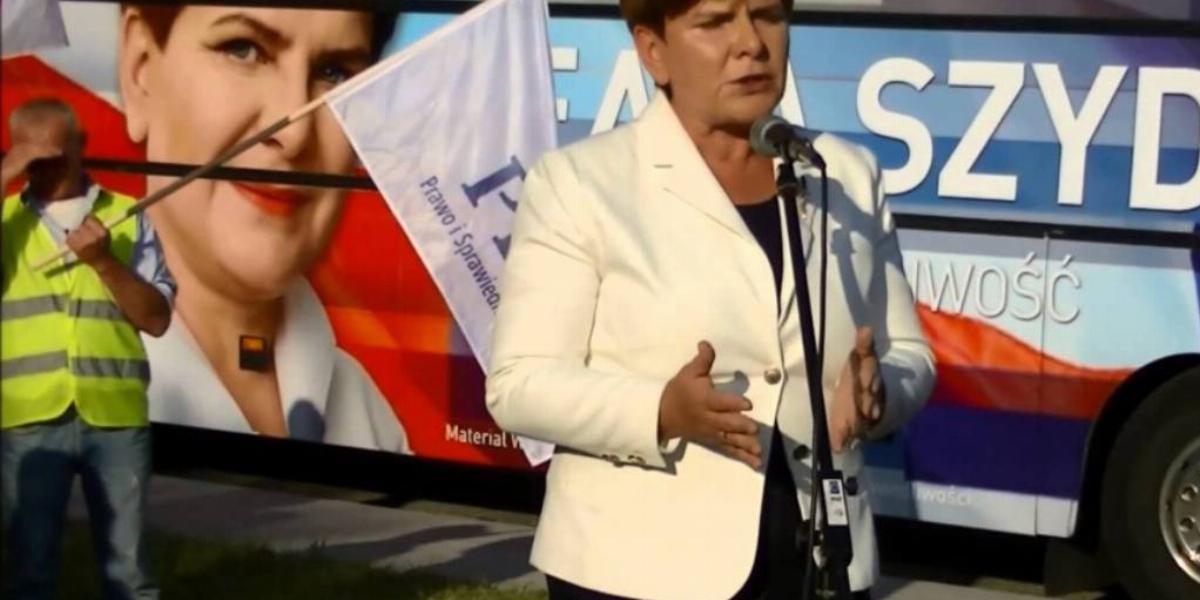 Beata Szydlo egyes értékelések szerint nem követett el hibát a kampányban, ez is vezethetett a PiS nagyarányú győzelméhez FORRÁS