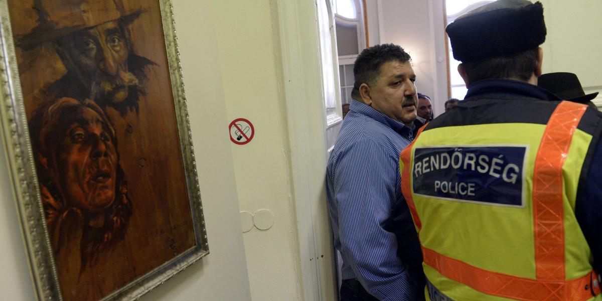 Ajtópecsételés és rendőri közbelépés az ORÖ irodájában – a közgyűlés ismét balhésra sikerült FOTÓ: MTI/KOVÁCS TAMÁS