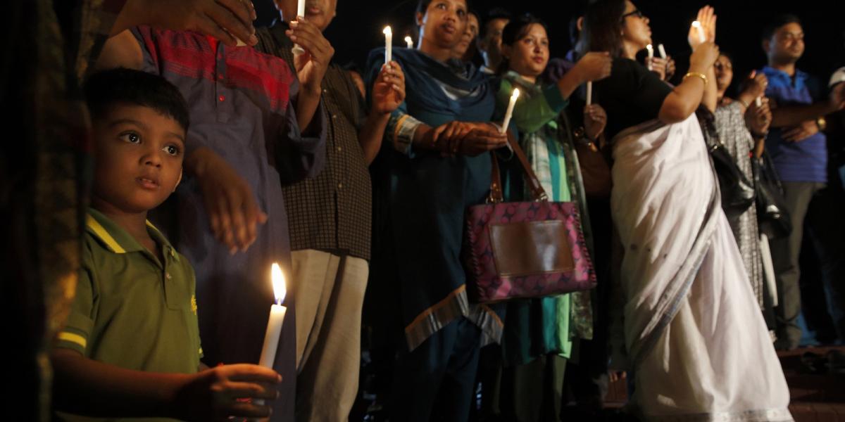 Bangladesben gyertyákat gyújtottak az áldozatok emlékére FOTÓ: EUROPRESS/GETTY IMAGES