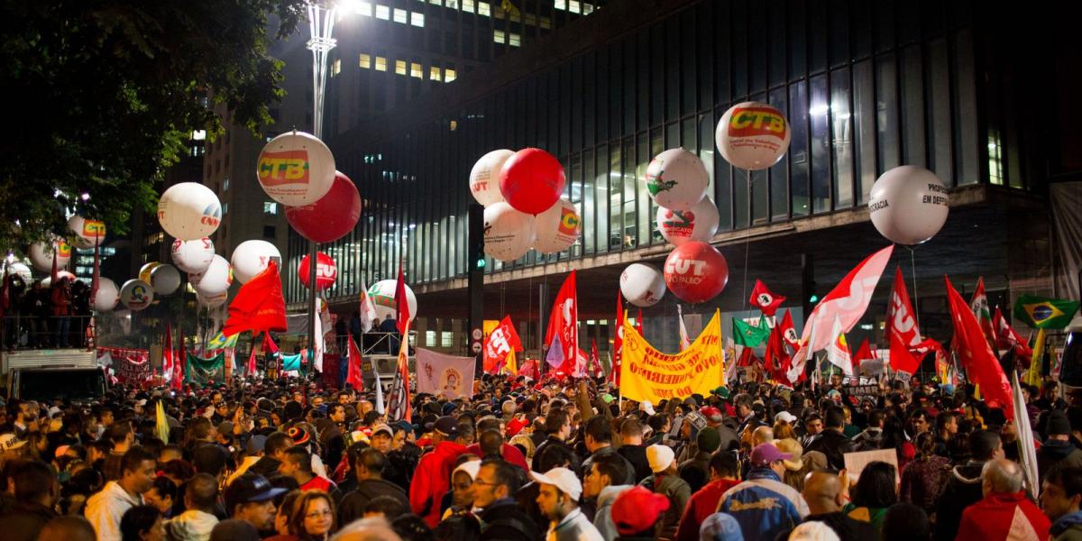 Tömegek állnak ki Rousseff ért FOTÓ: EUROPRESS/GETTY IMAGES/VICTOR MORIYAMA