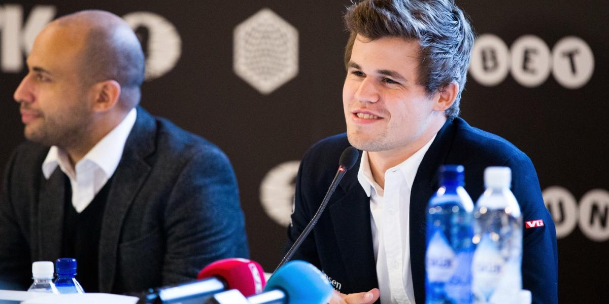 Magnus Carlsen (j) Fotó: Getty Images, Sebastian Reuter