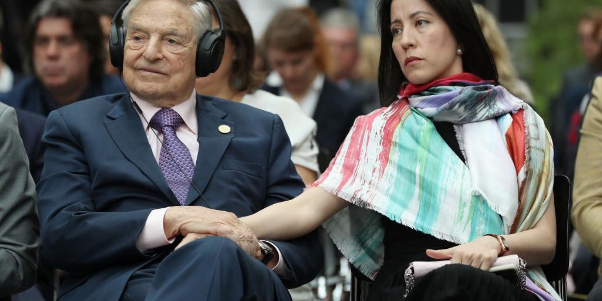 Soros György és felesége Tamiko Bolton az Európai Roma Művészeti és Kulturális Intézet megnyitóján - Fotó: Sean Gallup / Getty I