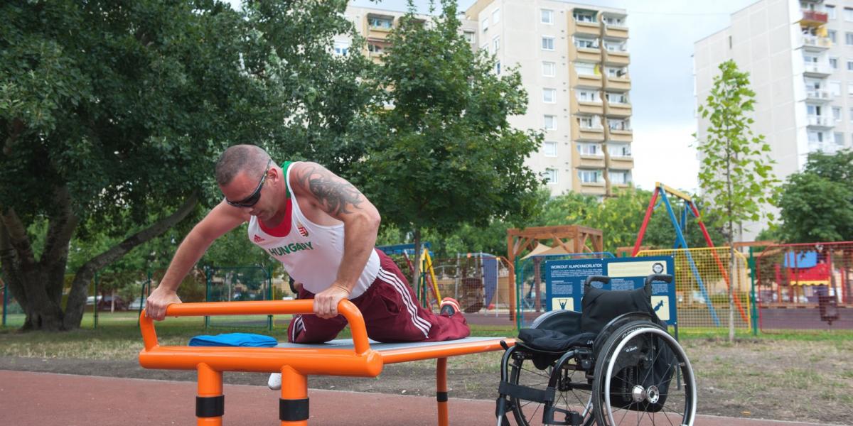 Kanyó Zsolt paralimpikon, paraatléta bemutatót tartott az ország első integrált tornaparkjában FOTÓ: TÓTH GERGŐ