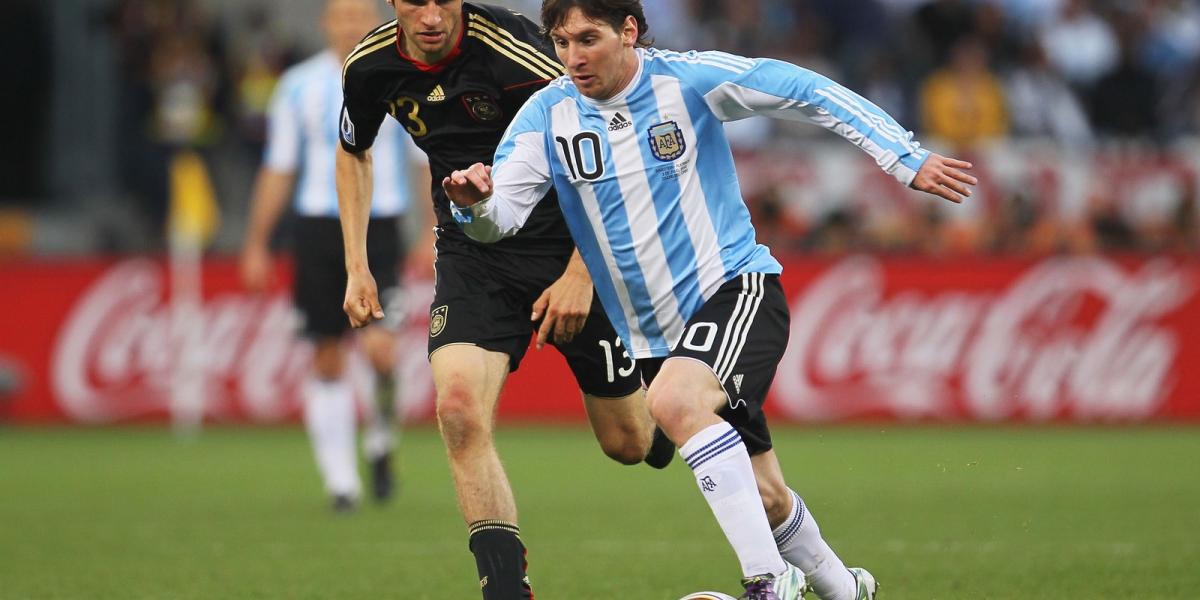 T.Müller és Messi 2010-ben. Ma világbajnok- és gólkirály-jelöltek Fotó: Gettyimages.