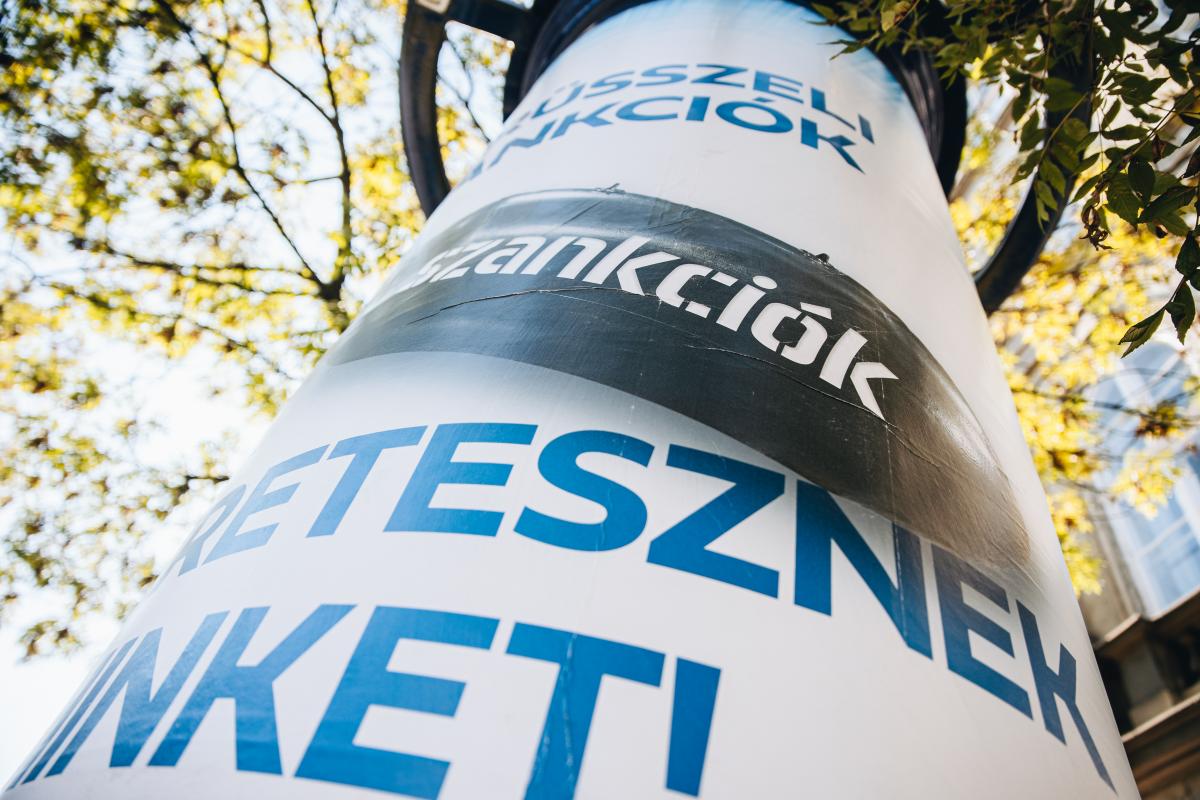 Négy hetilap közösen pert indít az Orbán-kormány ellen az állami hirdetések egyenlőtlen elosztása miatt