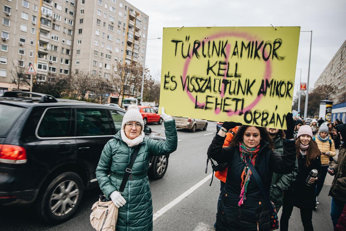 Rettegésben tartják a tiltakozó tanárokat, az Orbán-kormány meghosszabbította a rendkívüli felmondás határidejét