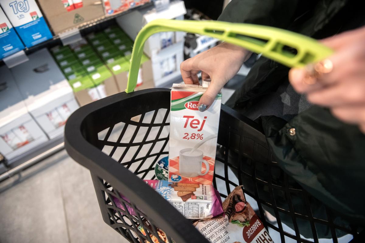 Hat az agymosás, a magyarok egyre kevésbé az Orbán-kormány gazdaságpolitikáját, inkább Brüsszelt okolják a drágulásért