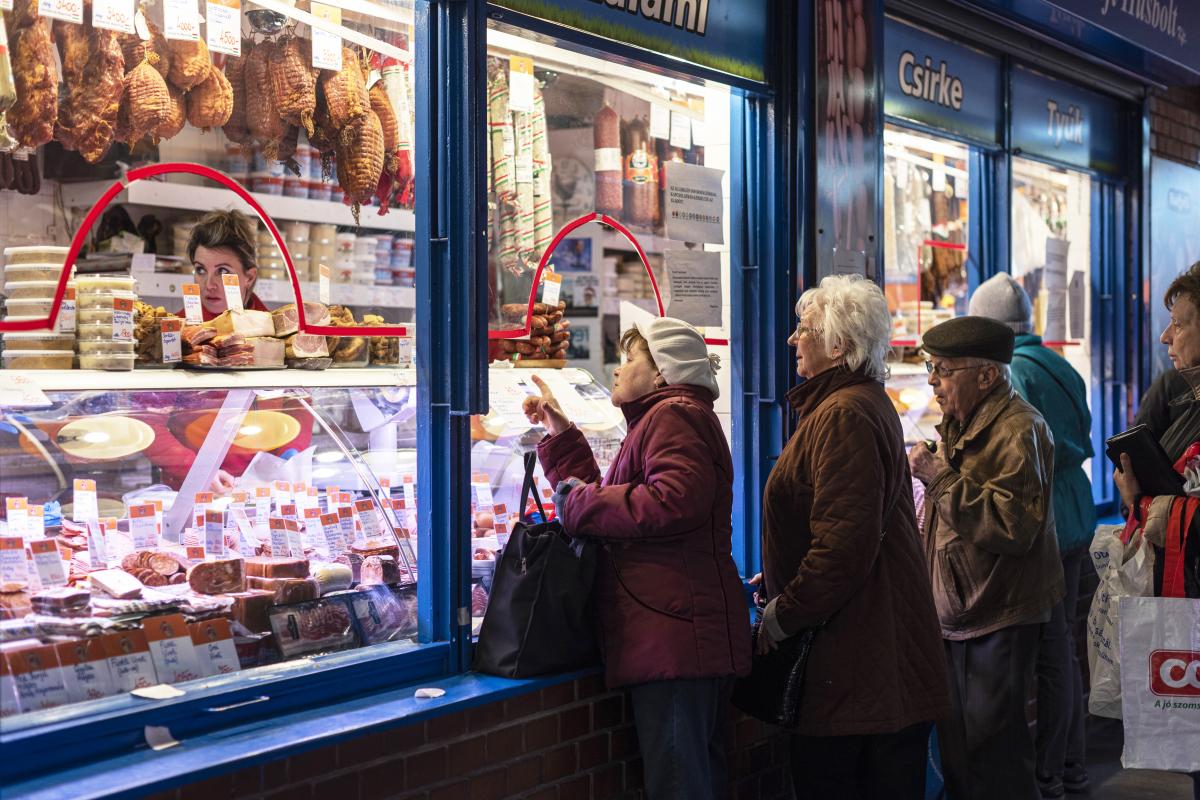 Publicus: A hivatalosnál jóval erősebb drágulást, az ársapkás termékekből továbbra is áruhiányt érzékelnek az élelmiszerboltokban az emberek