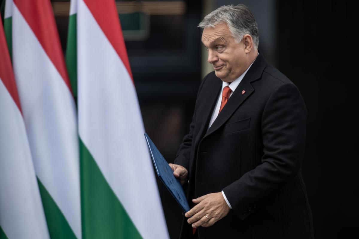 Budapesten újra tüntetnek, Orbán Viktor megint vidékre megy