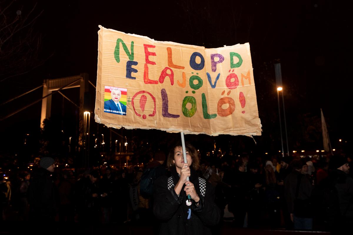 Négyből csak egy magyar bízik az Orbán-kormányban, háromból egy szerint a miniszterelnök és a környezetében mindenki más is korrupt
