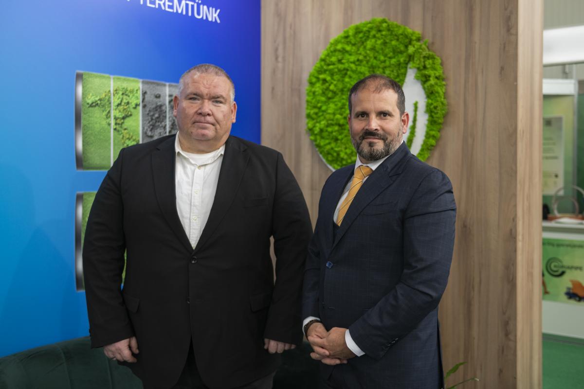 Magyarorsz&aacute;g akkunagyhatalom akar lenni, k&aacute;r, hogy az &eacute;vi sz&aacute;zezer tonna hullad&eacute;k feldolgoz&aacute;s&aacute;ra gyakorlatilag senki nem k&eacute;pes