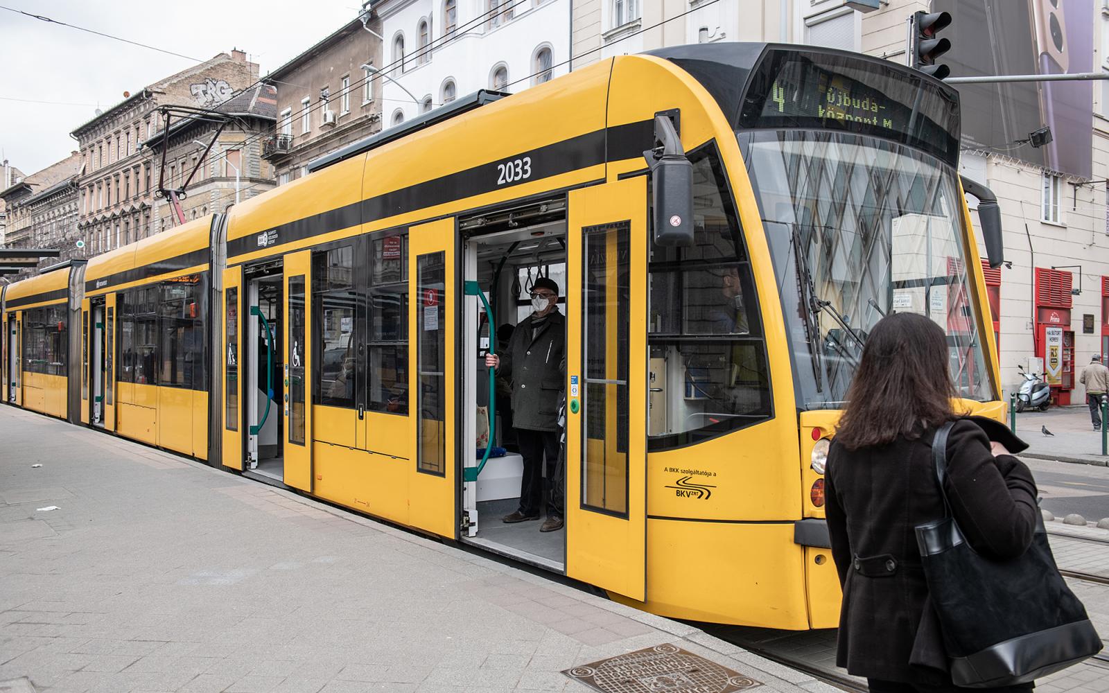 Nepszava Gyakrabban Jarnak A Nagykoruti Villamosok Es A Metrok Szombattol