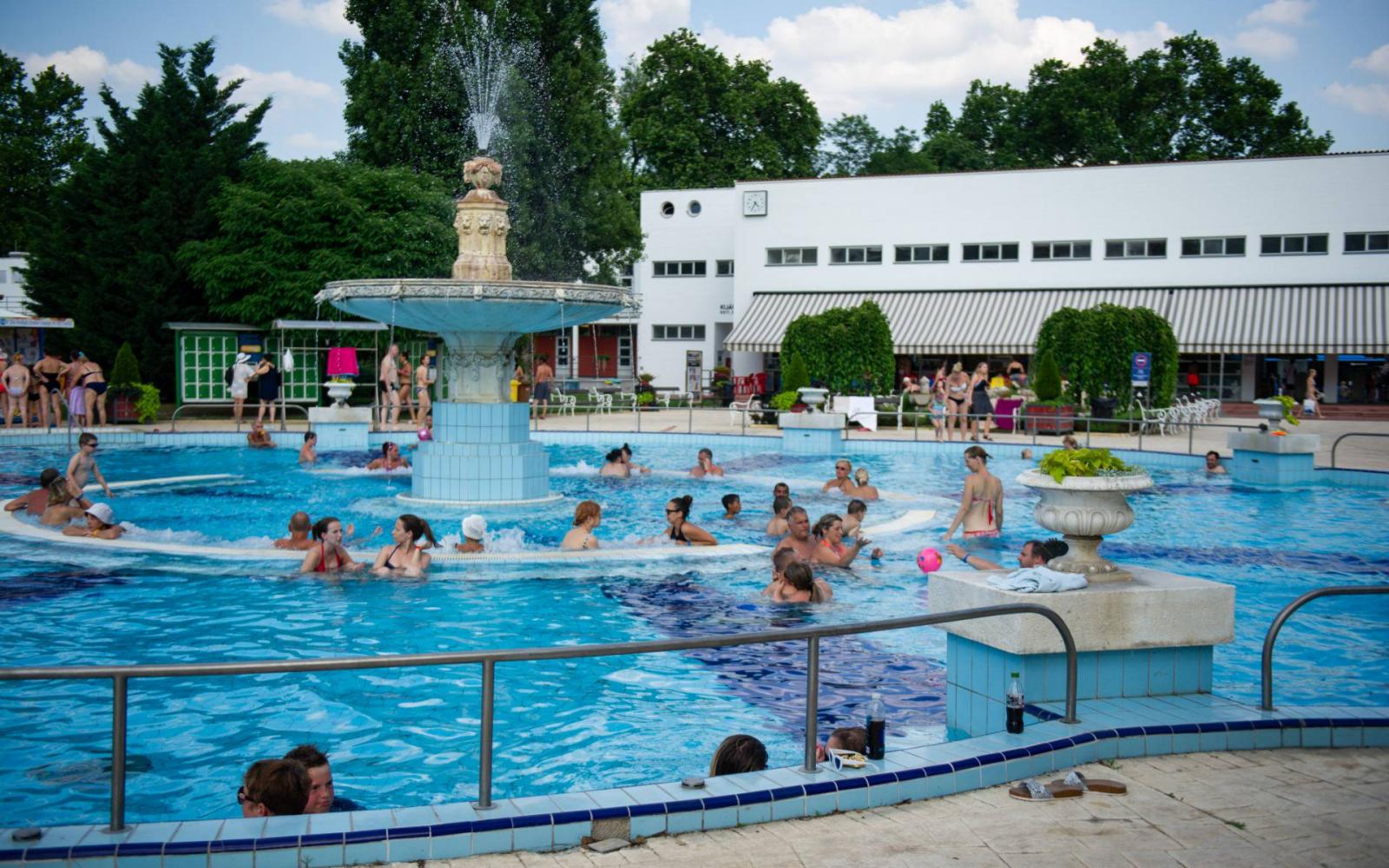 Népszava Hőségriadó: Tovább tartanak nyitva a budapesti fürdők