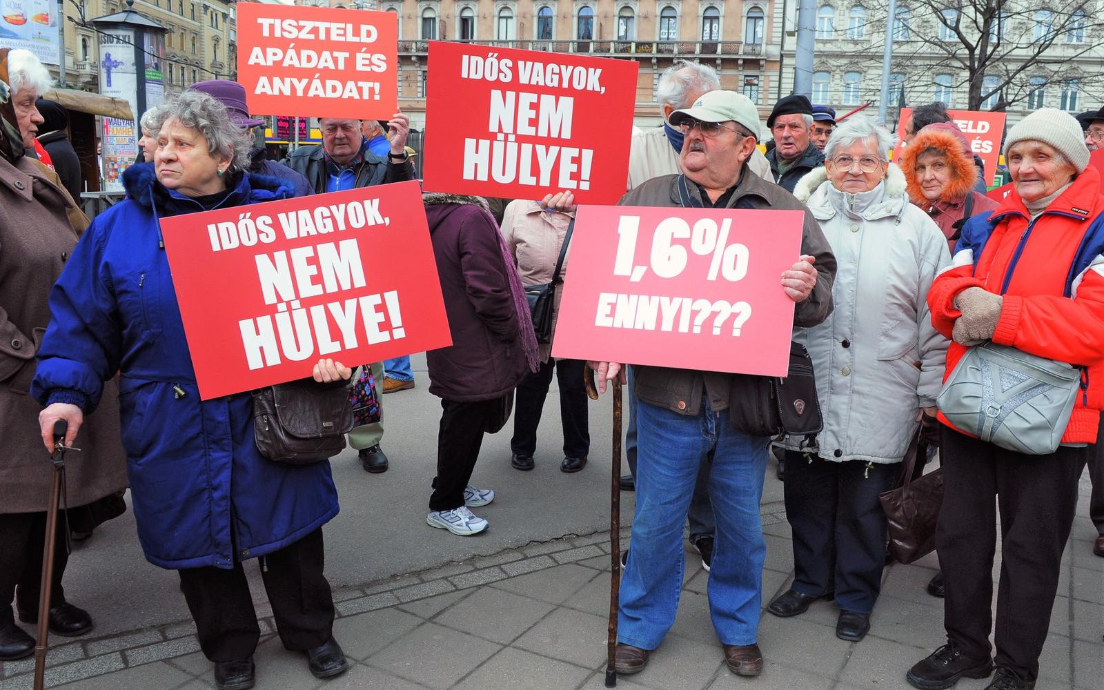 Nepszava Forgacs Ivan Az Embereket Hulyenek Kell Nezni