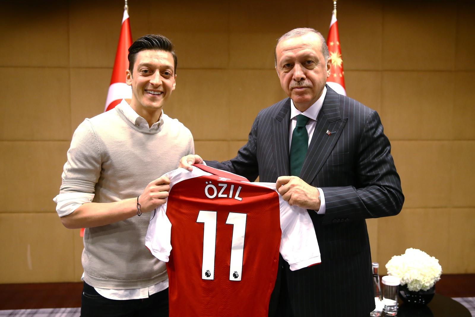 Özil örült, mégsem mindenki volt boldog az Erdogannal készült kép miatt Fotó: AFP/Kayhan Ozer