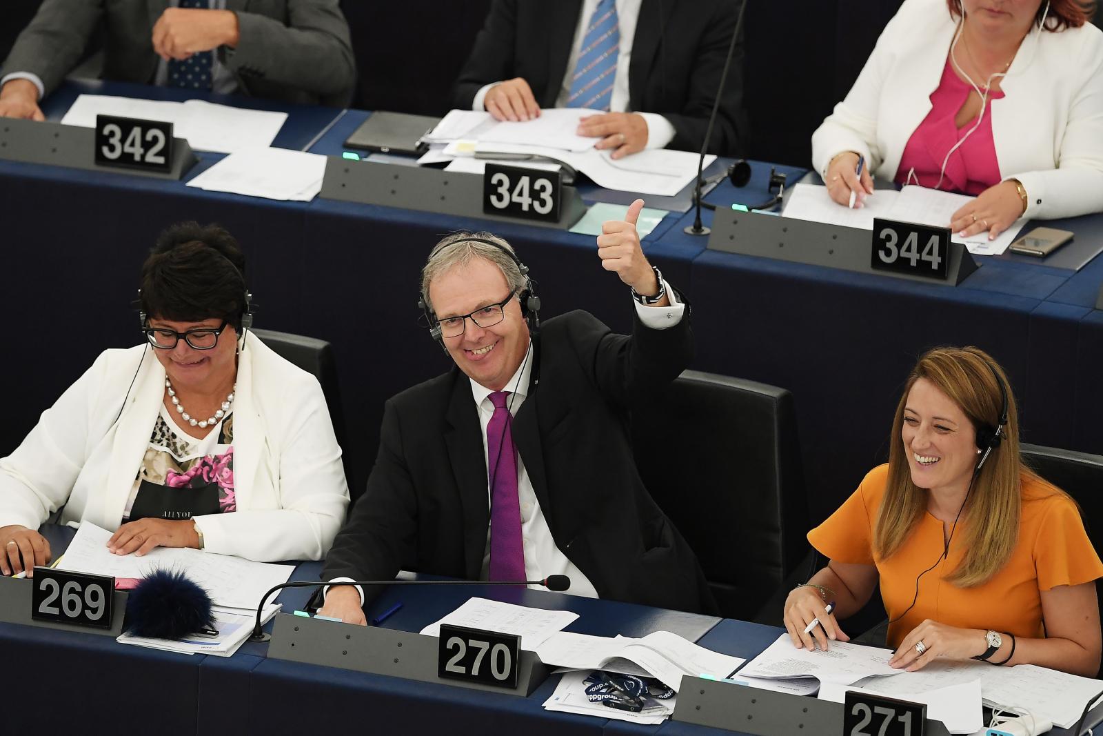 A javaslatot beterjesztő Axel Voss a szavazás után