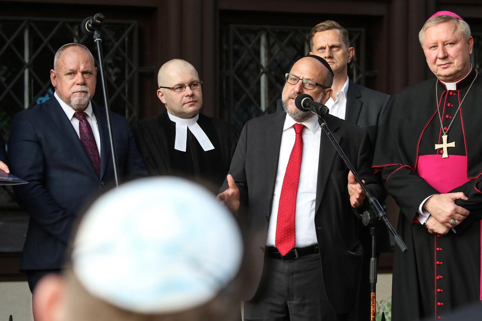 Michal Schudrich lengyel főrabbi beszél az összejövetelen