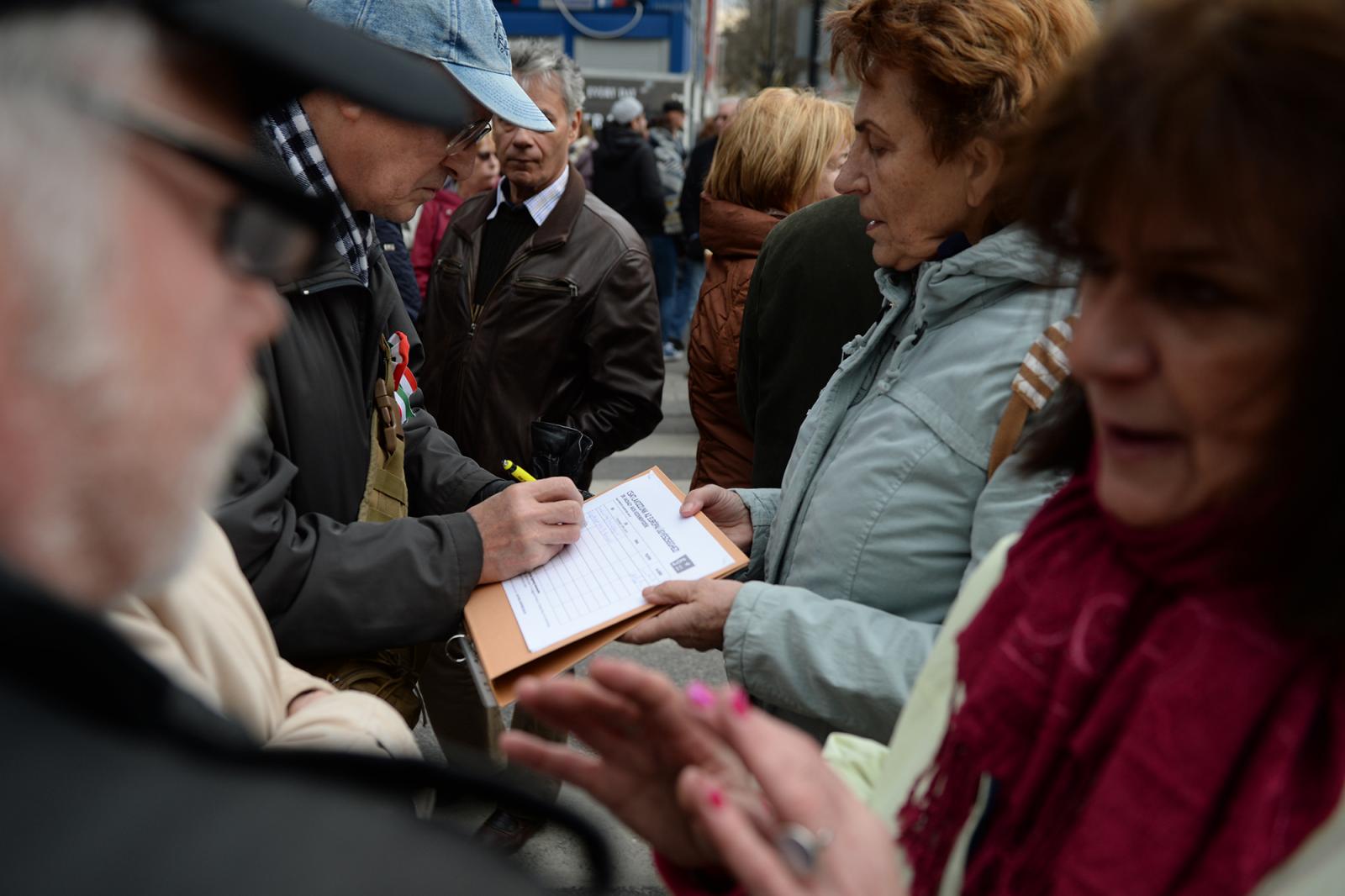 Nemzeti egységet! címmel tartott az ellenzék közös demonstrációt a Szabad sajtó úton