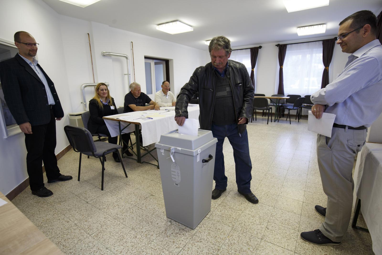 Cseh Katalin, a Momentum listavezetője és Fekete-György András, a párt elnöke a Momentum eredményváró rendezvényén