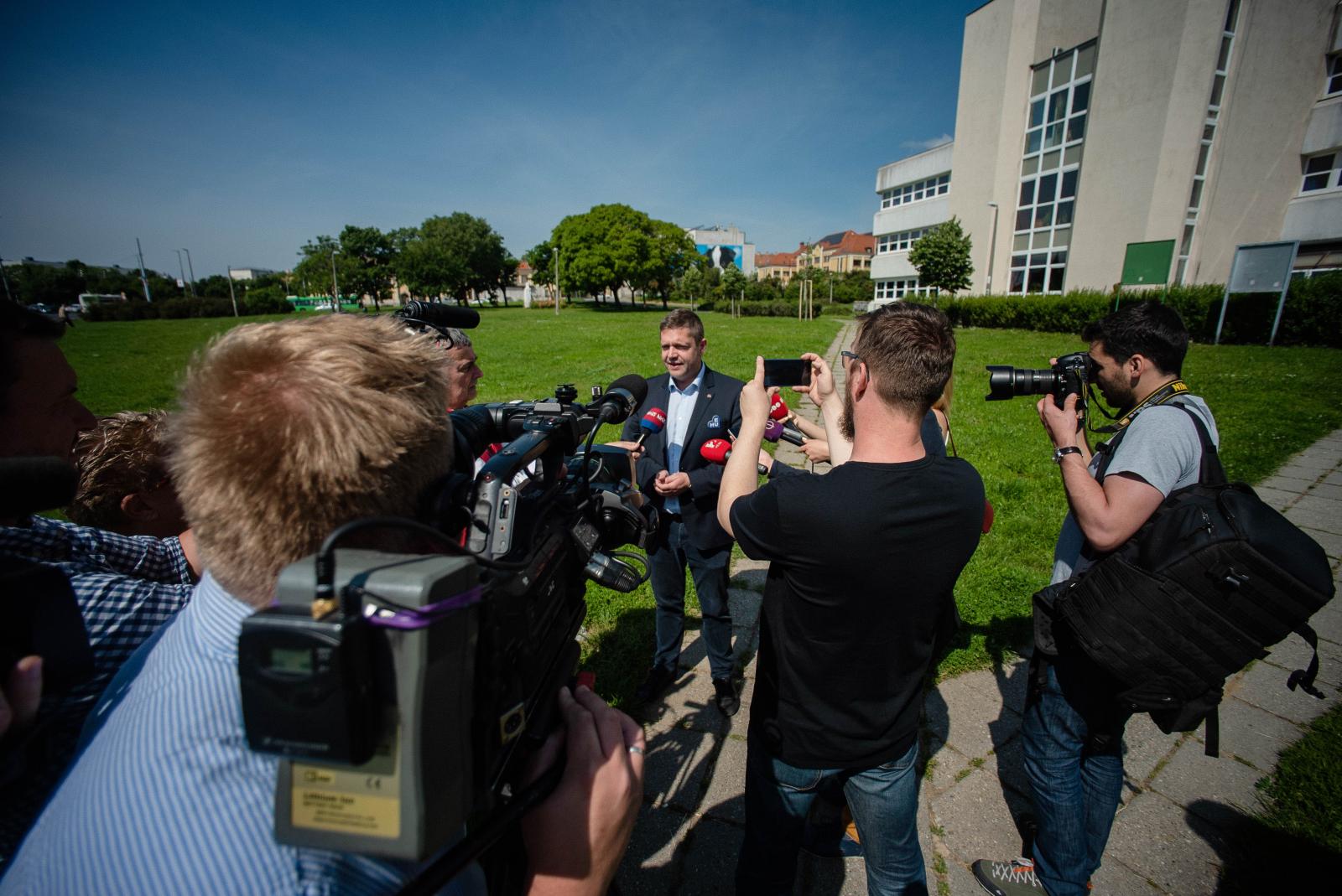 Cseh Katalin, a Momentum listavezetője és Fekete-György András, a párt elnöke a Momentum eredményváró rendezvényén