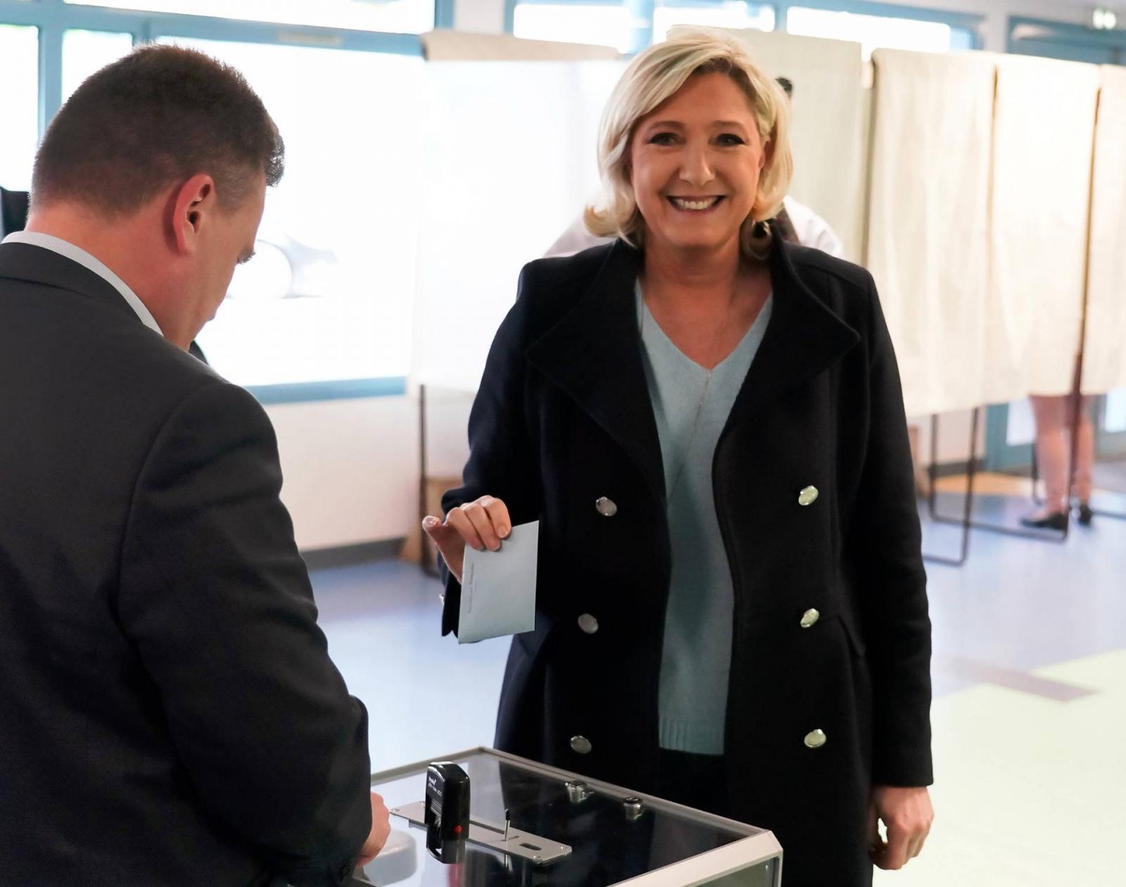 Marine Le Pen leadja szavazatát