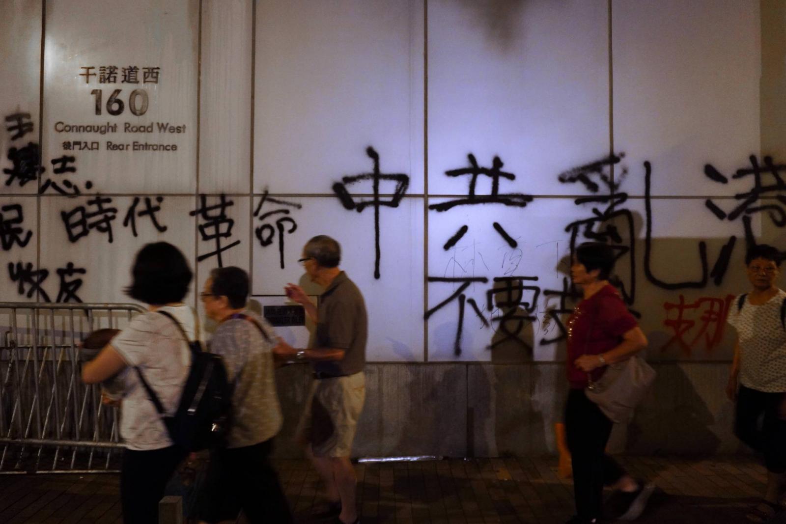 Kína befolyását nehezményező feliratok