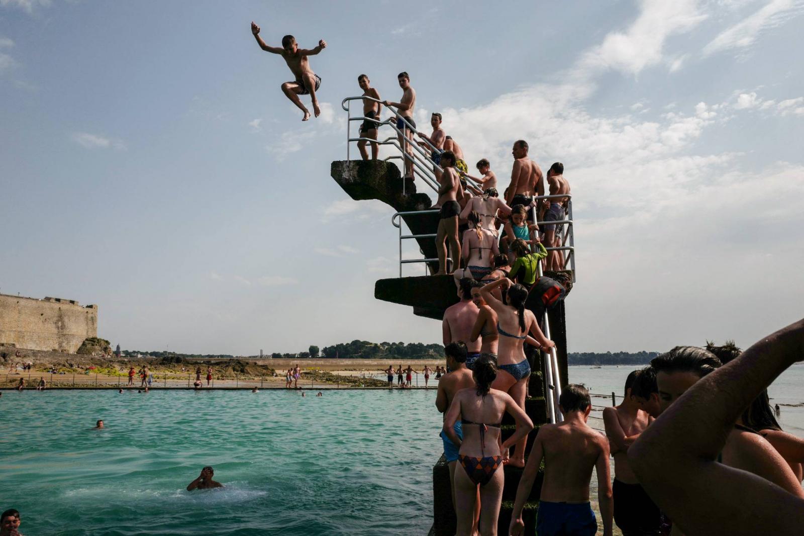 Fürdőzők az észak-németországi Ostseebad Rerikben