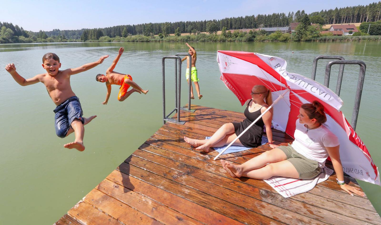 Fürdőzők az észak-németországi Ostseebad Rerikben