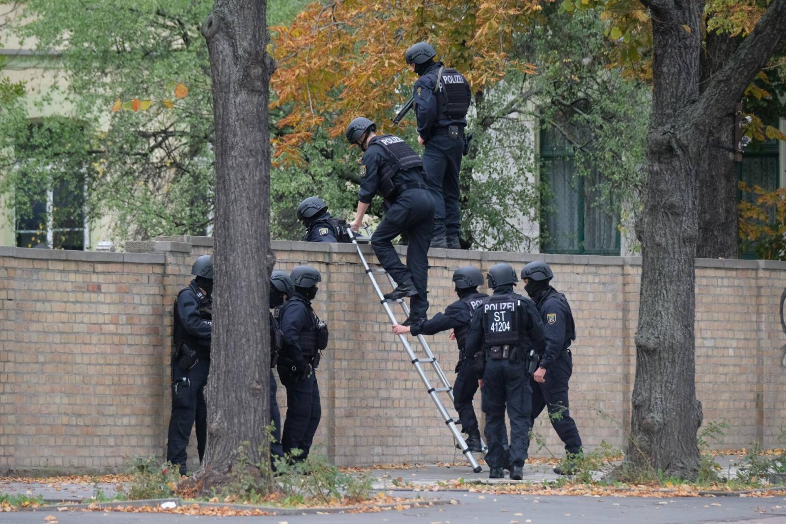 Police guarded after shots fired in Halle Synagogue in Dresden