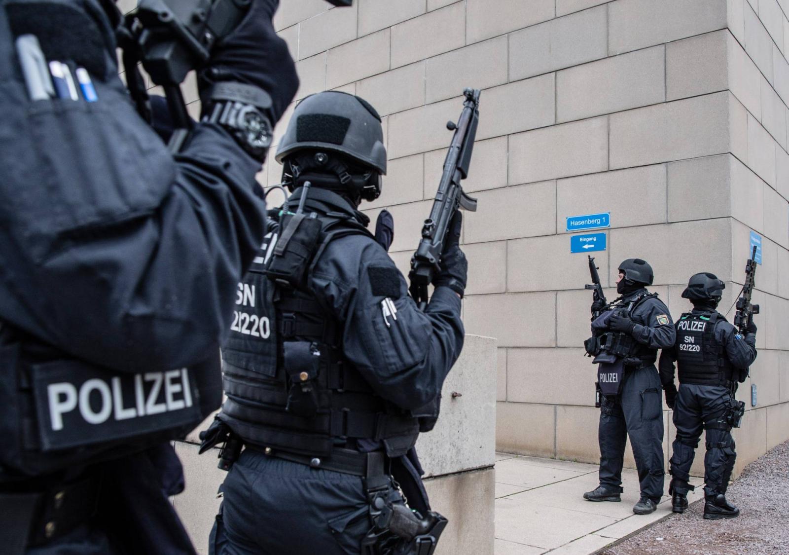 Police guarded after shots fired in Halle Synagogue in Dresden