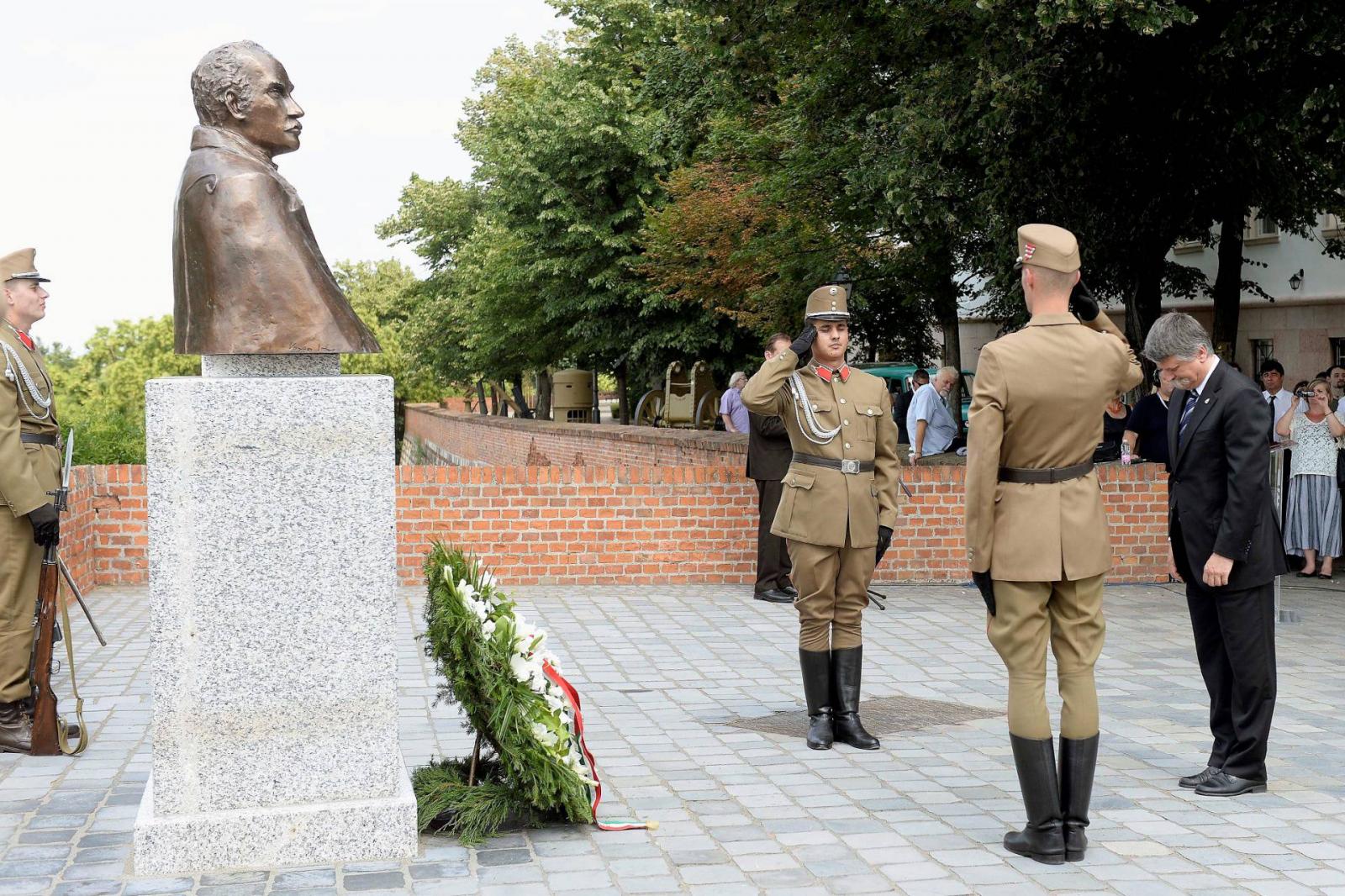 Kövér László Koszorús Ferenc szobránál