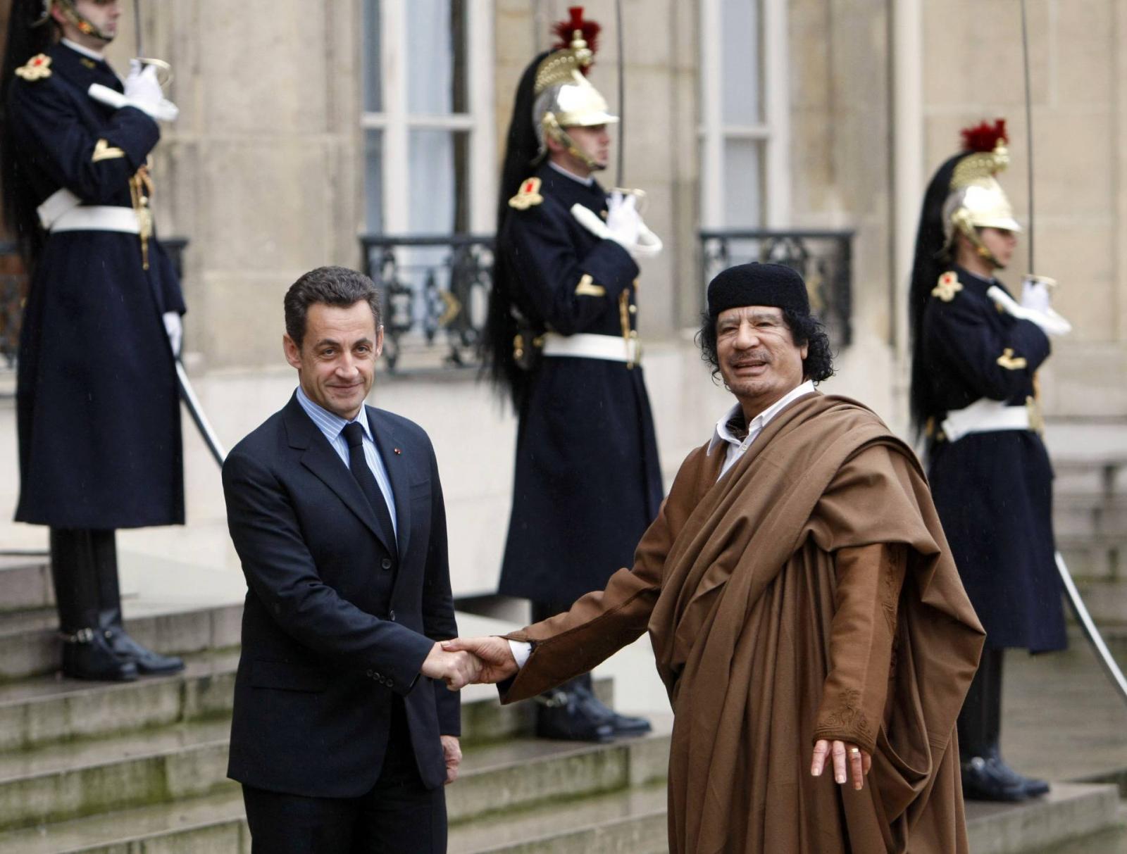 Sarkozy és Kadhafi 2007-ben