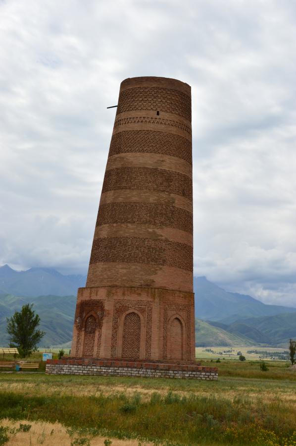 A Burana torony az egykori Balszagün város X. században épület minaretje