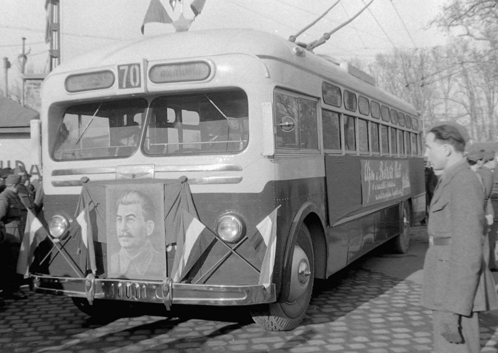 A pesti hálózat első, Király utcai vonalát 1949. december 21-én nyitották meg