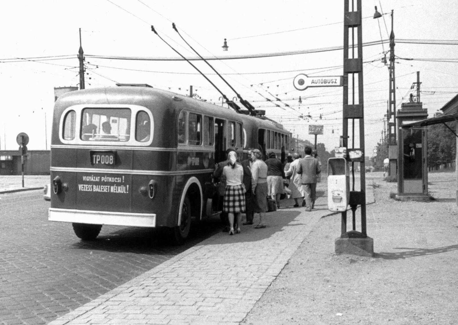 A pesti hálózat első, Király utcai vonalát 1949. december 21-én nyitották meg