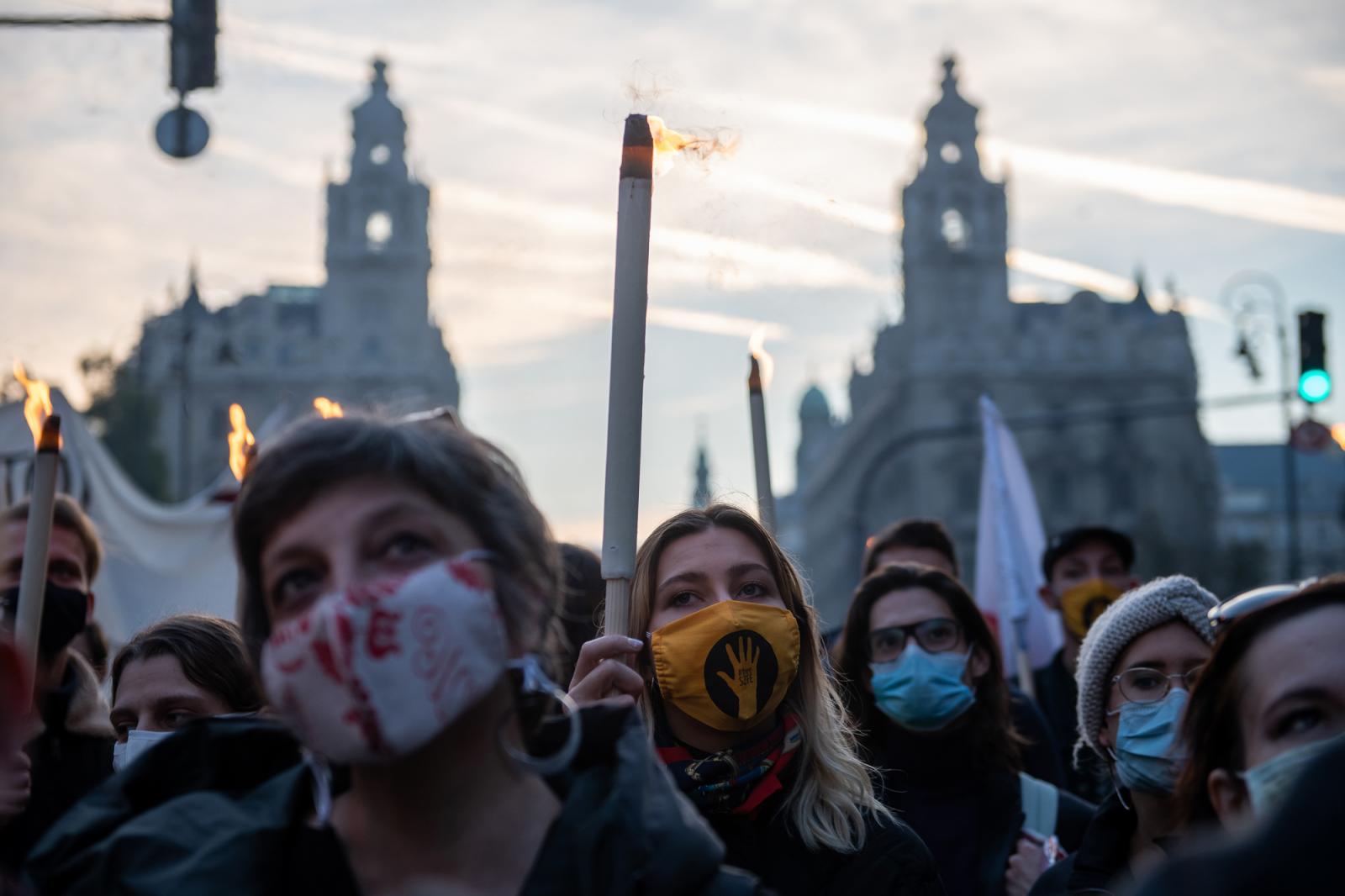 A Színház és Filmművészeti Egyetem diákjai tüntetést szerveztek, miután majdnem minden tanáruk benyújtotta a felmondását