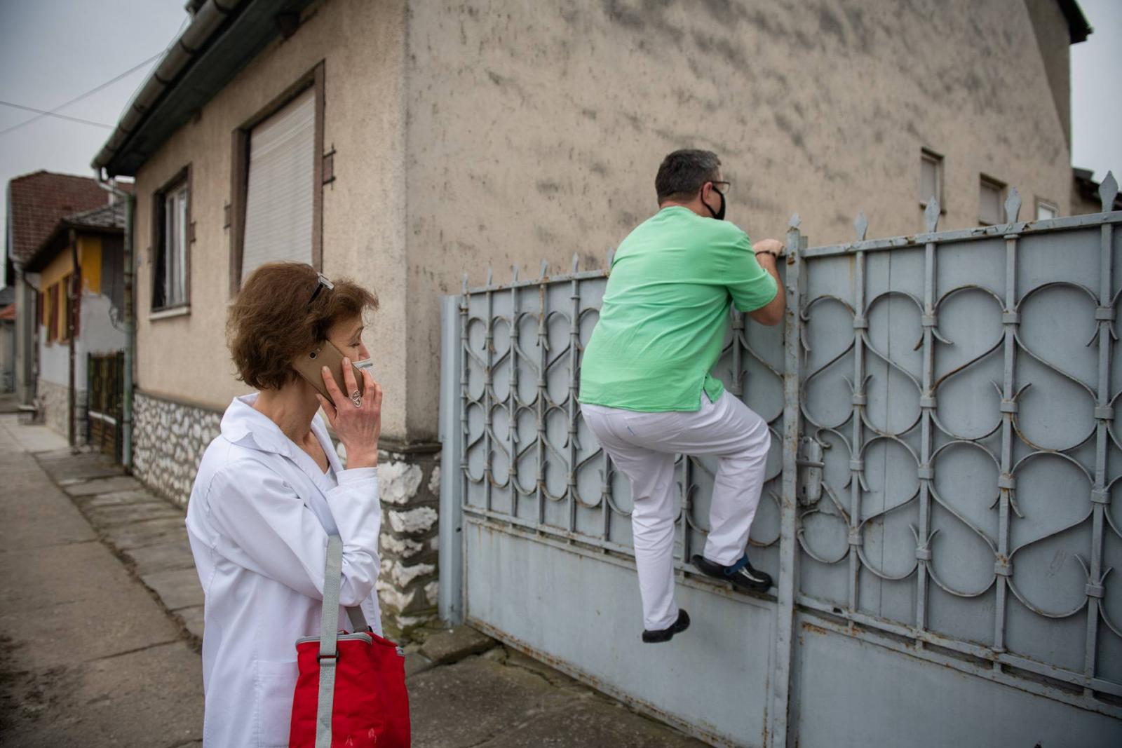 2021.09.21. Encs község része Fügöd. Lakosainak jelentős része Roma származású állampolgár. Sokan mélyszegénységben élnek. A koronavírus nem kímélte a község lakosait sem, sokan közülük megbetegedtek, kórházba kerültek. Ennek ellenére jelentős az oltásell