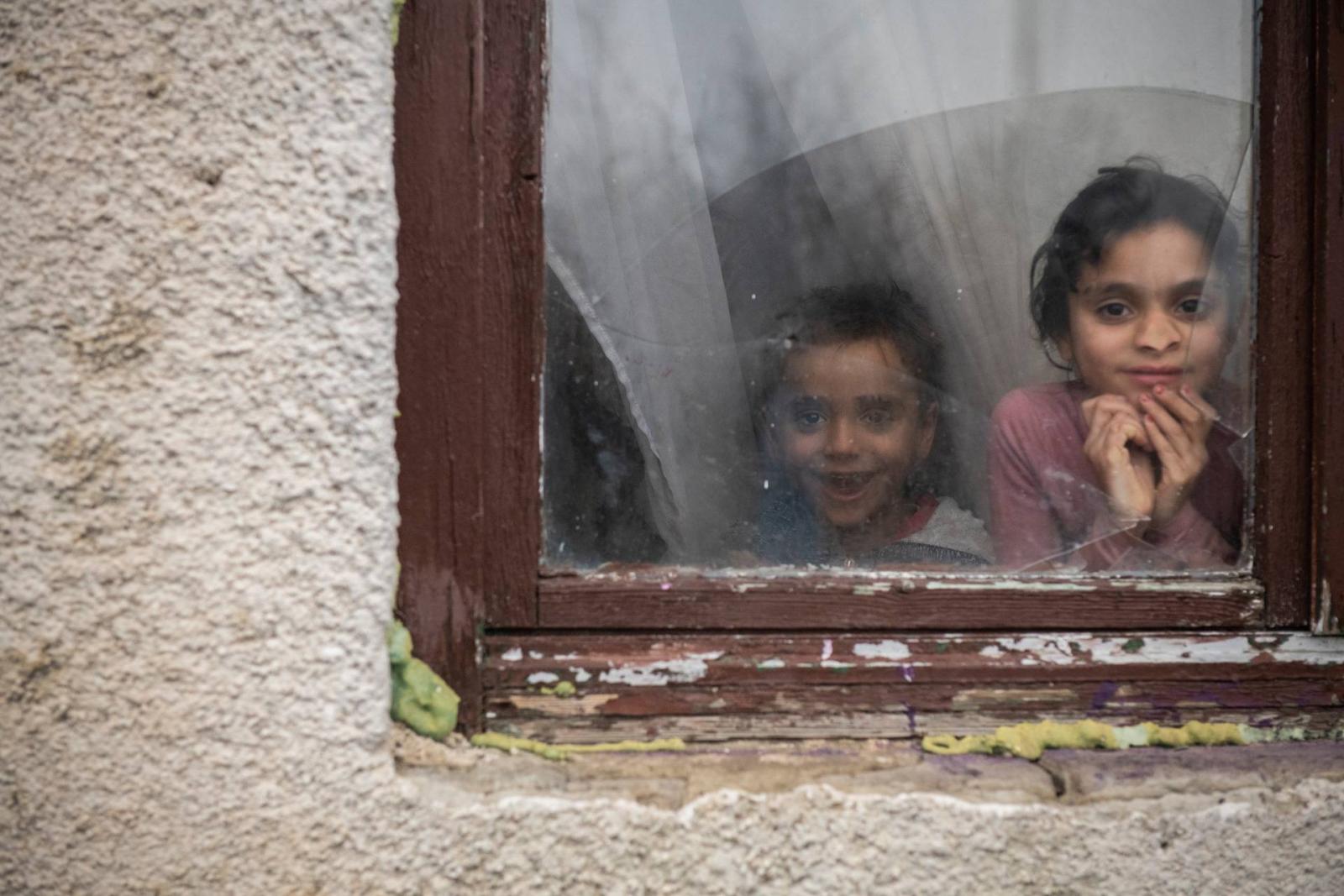 2021.09.21. Encs község része Fügöd. Lakosainak jelentős része Roma származású állampolgár. Sokan mélyszegénységben élnek. A koronavírus nem kímélte a község lakosait sem, sokan közülük megbetegedtek, kórházba kerültek. Ennek ellenére jelentős az oltásell