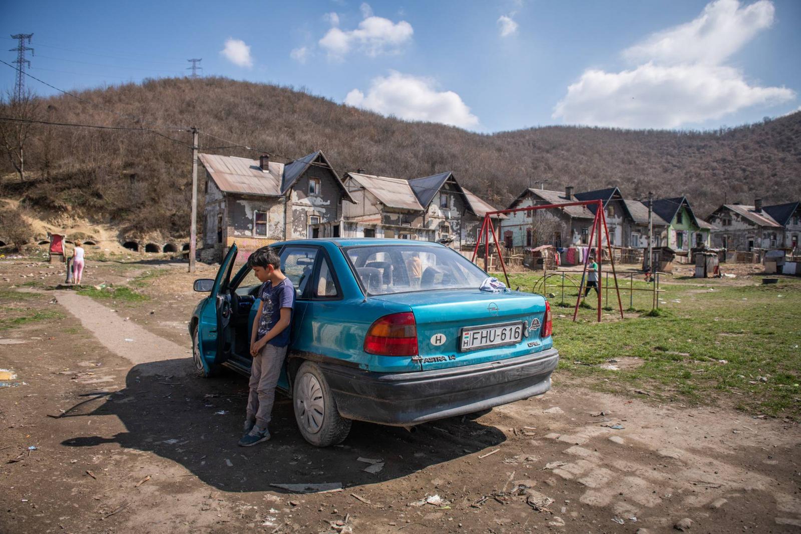 2021.09.21. Encs község része Fügöd. Lakosainak jelentős része Roma származású állampolgár. Sokan mélyszegénységben élnek. A koronavírus nem kímélte a község lakosait sem, sokan közülük megbetegedtek, kórházba kerültek. Ennek ellenére jelentős az oltásell