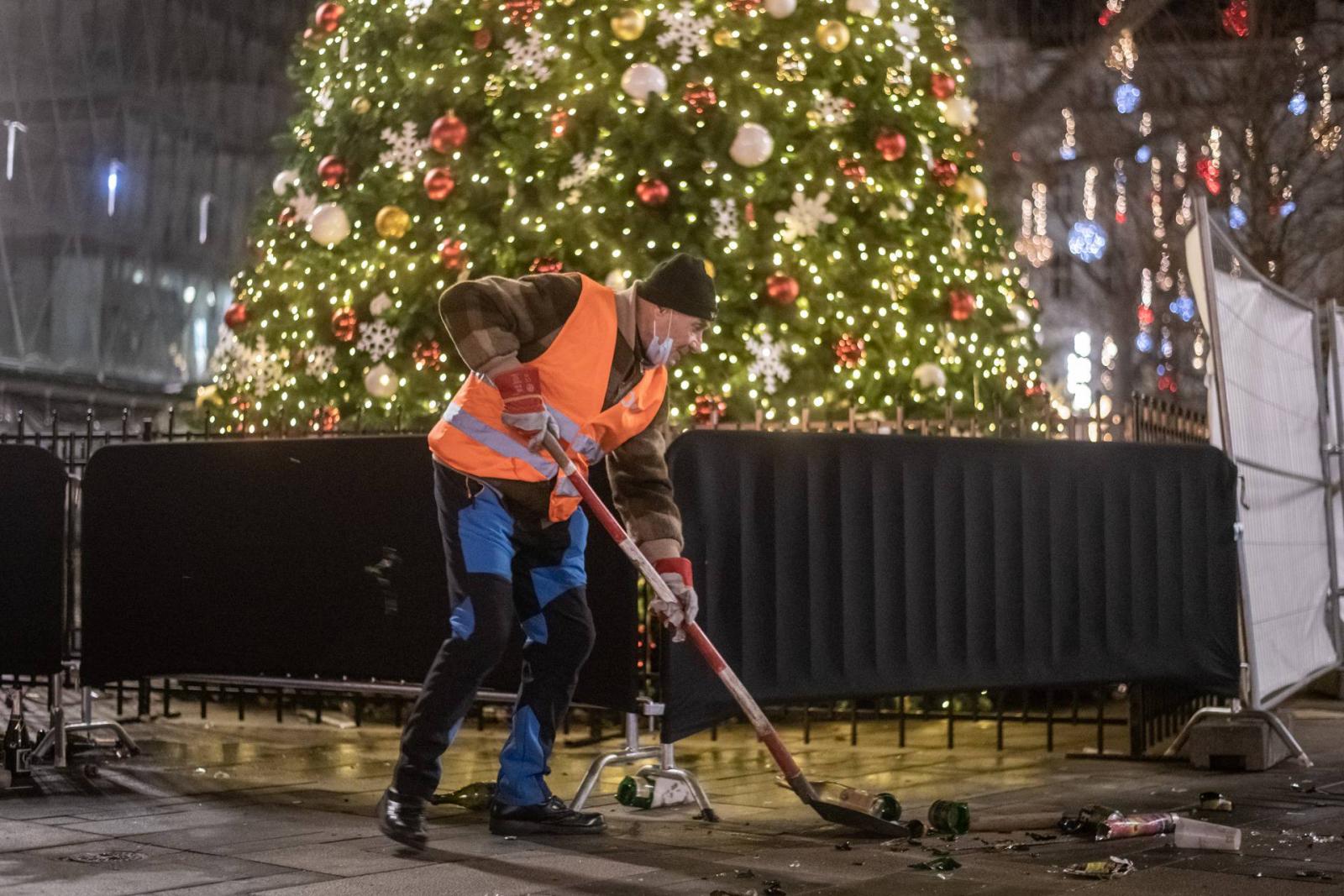 Újévköszöntő utcabál Budapest belvárosában, a Deák tér és Vörösmarty tér környékén.