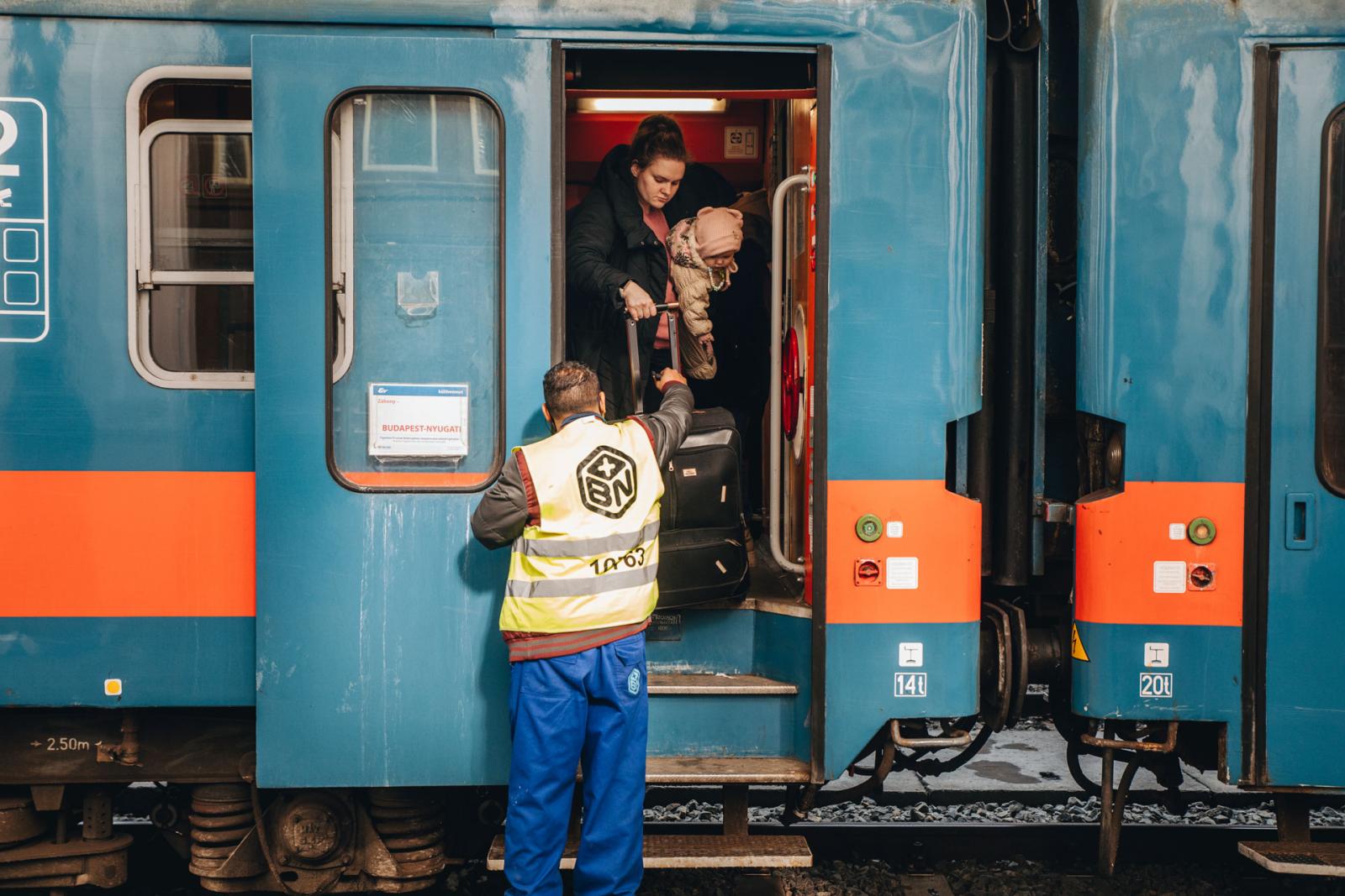 2022. február 28.
menekültek érkeznek Ukrajnából a Nyugati pályaudvarra.