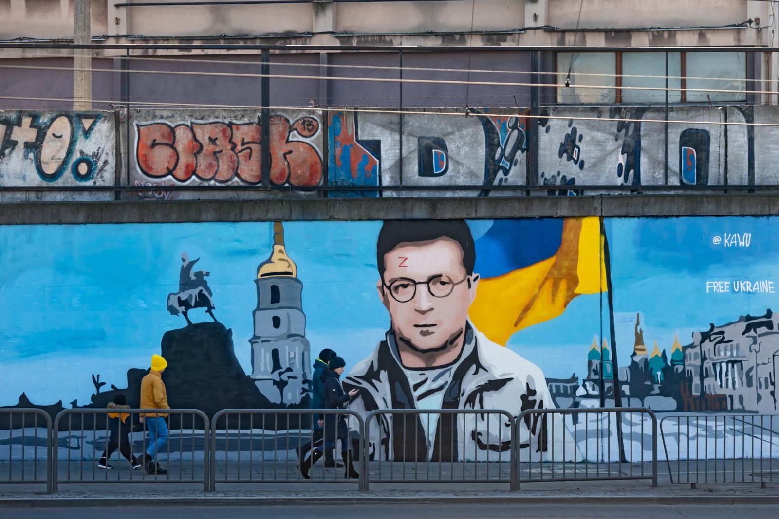 KAWU lengyel graffitimûvész legújabb, Volodimir Zelenszkij ukrán elnököt ábrázoló alkotása Poznanban 2022. március 9-én