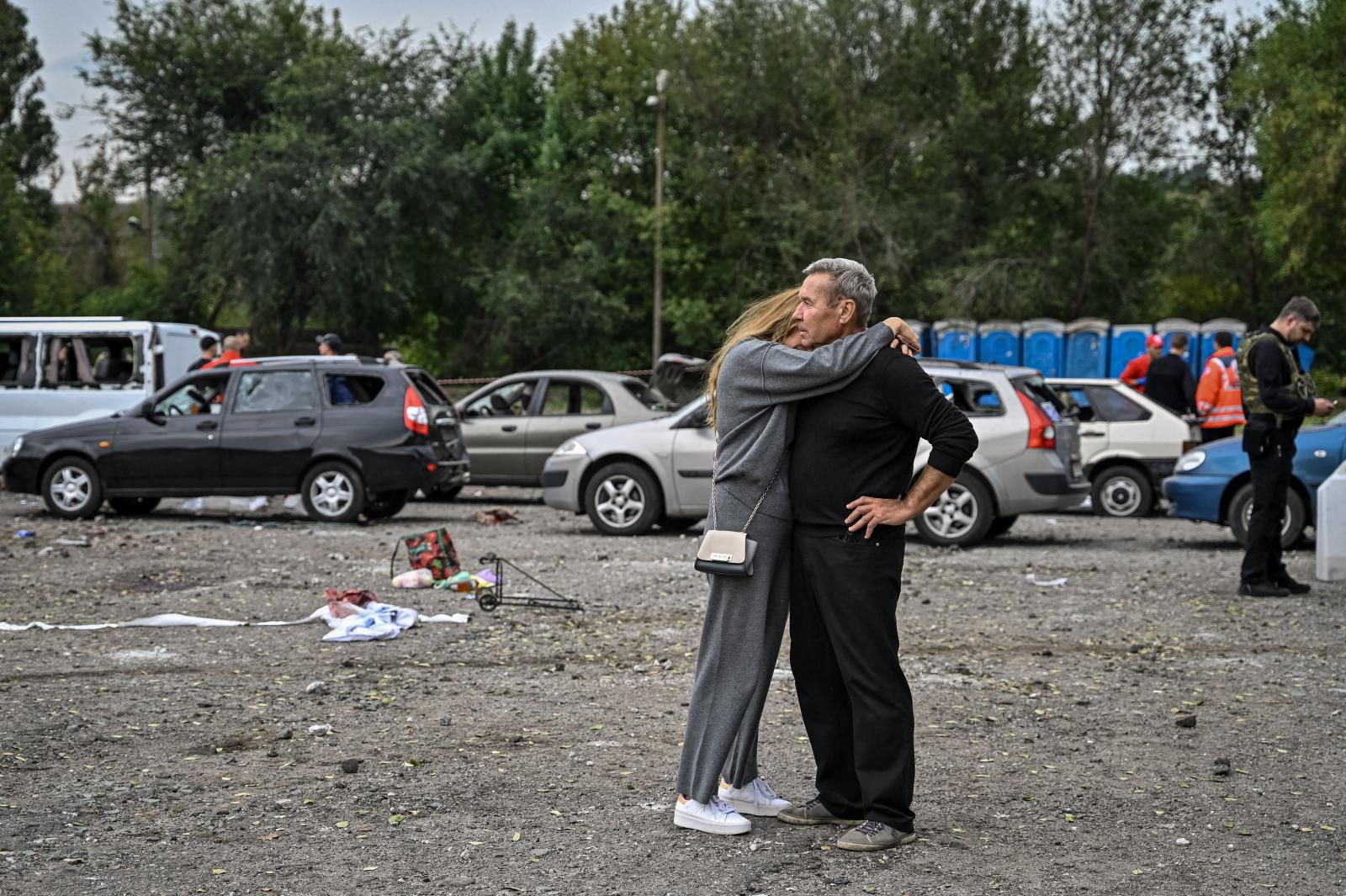 Vlagyimir Putyin orosz elnök látható a Vörös téren felállított kivetítőn, amint az orosz csapatok által megszállt négy ukrajnai régió - Luganszk, Donyeck, Herszon és Zaporizzsja - elcsatolása alkalmából tartott gyűlésen és koncerten.