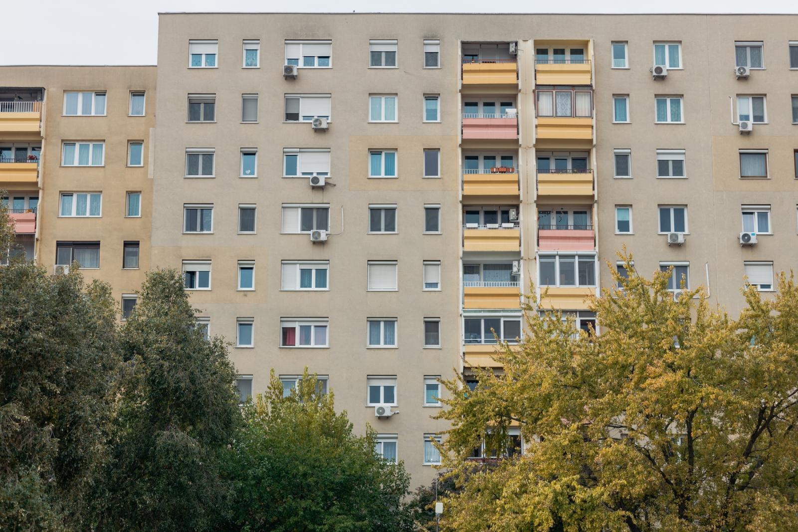Kivárásra játszanak a lakásvásárlók, bővülő kínálattal találkozik a csökkenő kereslet