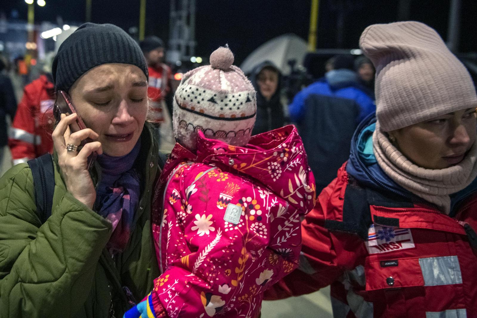 2022. december 2. Tanárok, diákok és szülők vonulnak a Karinthy Gimnáziumtól a Külső-Pesti Tankerület elé. A tüntetésen részt vettek a kirúgott tanárok is, a képen Rábai János aki az év tanára díjat is megkapta