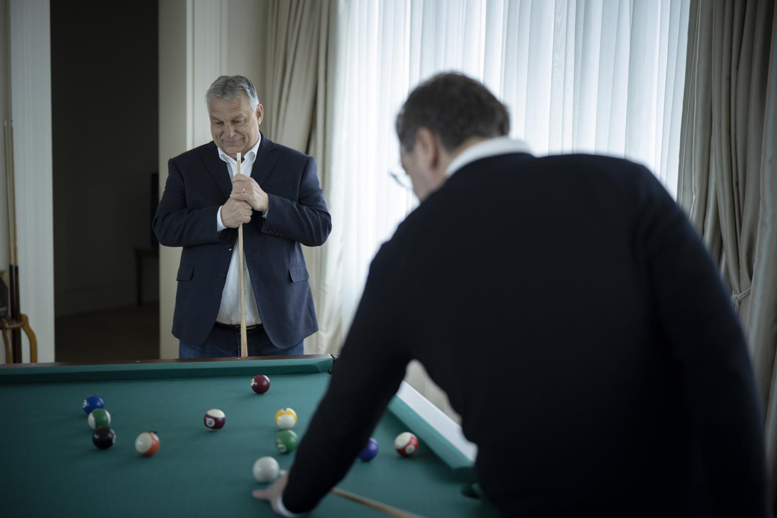 Minden nemzetegyesítő szólam kamu, nyíltan magyarellenes pártokat támogat az Orbán-kormány