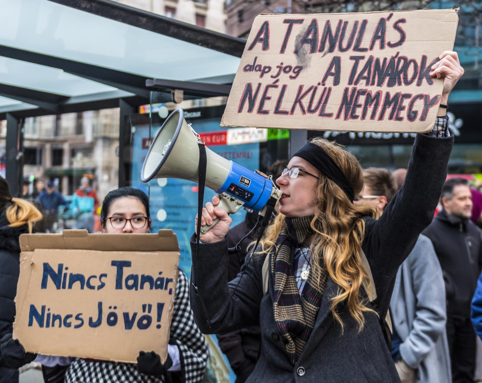 Budapesti gimnazisták januári tüntetése az Astoriánál