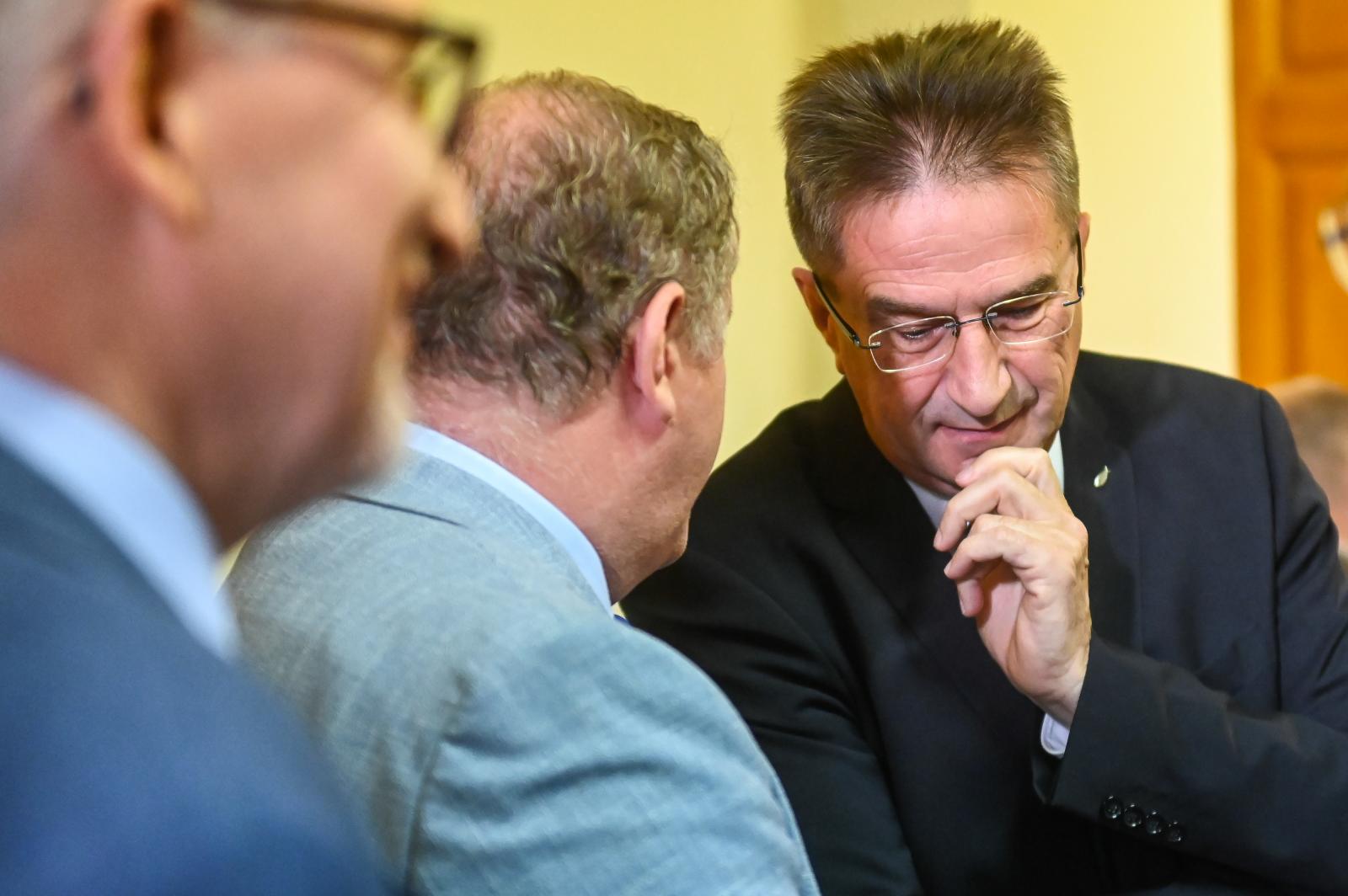 Előzetes vizsgálat indult Völner Pál ellen, hogy a jogerős ítélet ellenére miért praktizálhat ügyvédként