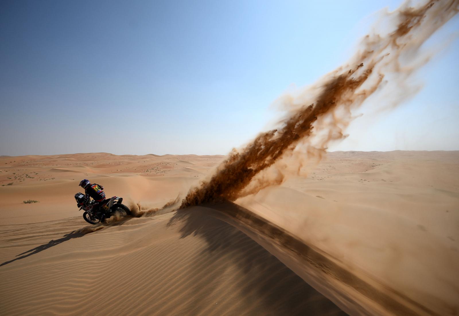 Szivárvány szeptember 1-jén, miután heves esőzések sárgödörré változtatták a Burning Man fesztivál helyszínét a nevadai Black Rock sivatagban